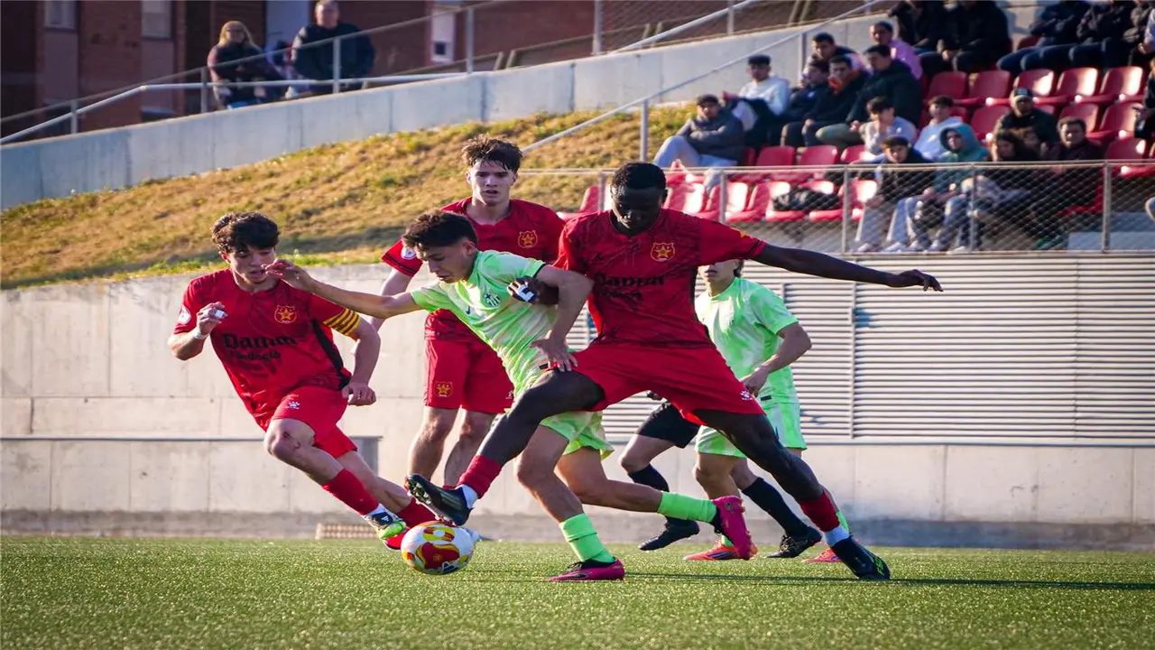 صحيفة سبورت تشيد بأداء حمزة عبد الكريم أمام فريق سي إف دام